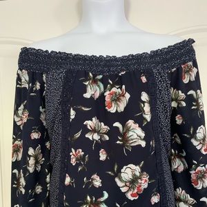 Avenue 22/24 off-the-shoulder navy swing top